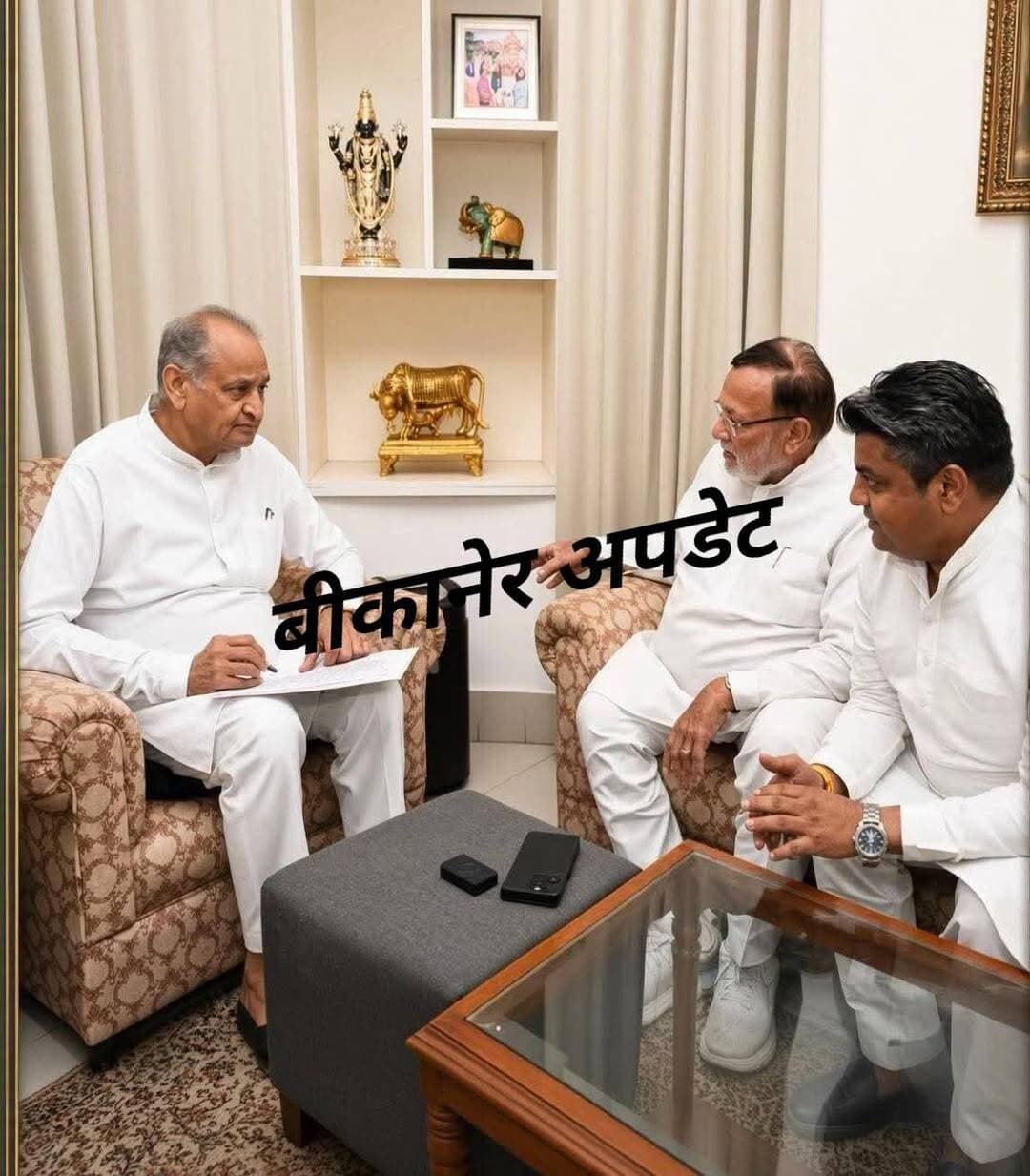 जयपुर से चुनाव से पहले आई बड़ी तस्वीर
पूर्व सीएम अशोक गहलोत से मिले डॉ. बीडी कल्ला और यशपाल गहलोत
निकाय चुनाव की तैयारियों को लेकर हुई अहम चर्चा
संगठन को मजबूत करने और चुनावी रणनीति पर किया मंथन
बीते दिनों पीसीसी चीफ गोविंद सिंह डोटासरा से भी मिले थे जिले के कांग्रेसी नेता
निकाय चुनाव को लेकर कांग्रेस ने तेज की तैयारियां
चुनावी रणनीति को लेकर कांग्रेस पूरी तरह अलर्ट मोड पर।
<nis:link nis:type=tag nis:id=bikaner nis:value=bikaner nis:enabled=true nis:link/> <nis:link nis:type=tag nis:id=congress nis:value=congress nis:enabled=true nis:link/> <nis:link nis:type=tag nis:id=bdkalla nis:value=bdkalla nis:enabled=true nis:link/> <nis:link nis:type=tag nis:id=ashokgahalot nis:value=ashokgahalot nis:enabled=true nis:link/> <nis:link nis:type=tag nis:id=rajasthan nis:value=rajasthan nis:enabled=true nis:link/> <nis:link nis:type=tag nis:id=bikaner_update nis:value=bikaner_update nis:enabled=true nis:link/>