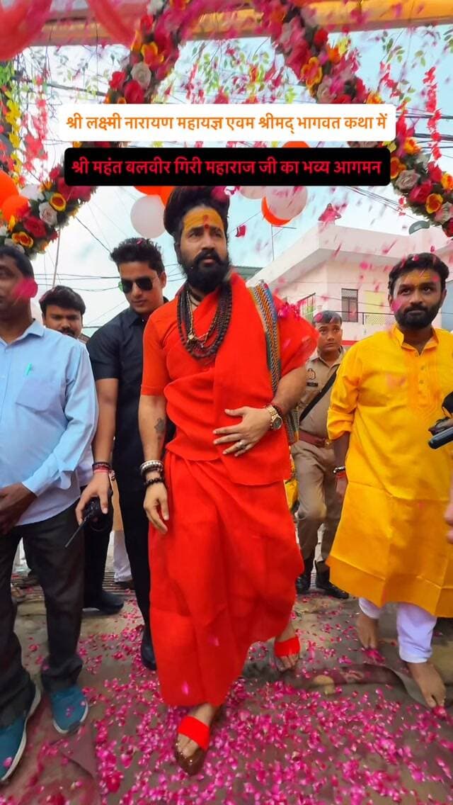 श्री लक्ष्मी नारायण महायज्ञ एवम श्रीमद् भागवत कथा में श्री महंत बलवीर गिरी महाराज जी का भव्य आगमन 🙏🏻🕉️
Follow @my_world_prayagraj
#hanuman #viral #hanumanji #katha #reels