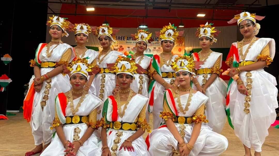 🇮🇳 SAPS Bokaro shines at ‘Vande Mataram’ competition! 🏆
Sree Ayyappa Public School (SAPS), Bokaro, delivered a stellar performance at the Inter-School Group Song and Group Dance Competition organised by Sanskar Bharti, Bokaro Unit, at Karali Springdale School on August 16.
💃 1st Position – Group Dance
🎶 3rd Position – Group Song
Themed ‘Vande Mataram’, the competition celebrated patriotism, cultural heritage and national unity. SAPS students impressed the judges with their energetic performances, synchronisation, confidence and team spirit.
The school management, Director Dr S. S. Mahapatra and Principal P Shailaja Jayakumar congratulated the students, teachers and mentors for the achievement.
🇮🇳 A proud moment for SAPS Bokaro!
#SAPS #SreeAyyappaPublicSchool #bokaro #BokaroNews #VandeMataram #GroupDance #GroupSong #SanskarBharti #SchoolNews #JharkhandNews #StudentAchievement #Patriotism #SchoolCompetition