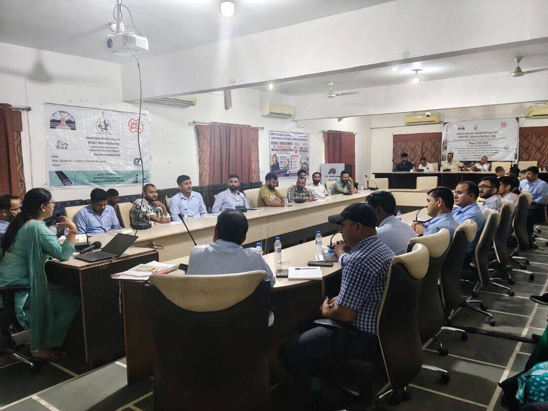 देशआदेश सच की परख़ पांवटा साहिब में स्मार्ट मैन्युफैक्चरिंग एवं SHE Box पोर्टल पर जागरूकता कार्यशाला आयोजित
पांवटा साहिब, 17 अगस्त। रैंप परियोजना के अंतर्गत आज हिमाचल चैंबर ऑफ कॉमर्स एंड इंडस्ट्रीज गोंदपुर, पांवटा साहिब में स्मार्ट मैन्युफैक्चरिंग मशीन लर्निंग आदि एवं SHE Box पोर्टल विषय पर एक जागरूकता कार्यशाला का आयोजन किया गया।
कार्यशाला की अध्यक्षता नरेंद्र कुमार, सदस्य सचिव पांवटा साहिब ने की। कार्यशाला का उद्देश्य औद्योगिक हितधारकों को आधुनिक एवं उभरती तकनीकों के साथ-साथ कार्यस्थल पर सुरक्षा, सम्मानजनक वातावरण तथा शिकायत निवारण तंत्र के प्रति जागरूक करना था।
कार्यशाला में स्मार्ट मैन्युफैक्चरिंग विषय पर कोविद शर्मा ने विस्तृत तकनीकी प्रस्तुति दी। उन्होंने आर्टिफिशियल इंटेलिजेंस, इंडस्ट्रियल इंटरनेट ऑफ थिंग्स, मशीन लर्निंग तथा अन्य आधुनिक तकनीकों और उनके औद्योगिक अनुप्रयोगों के बारे में जानकारी प्रदान की।
उन्होंने बताया कि इन तकनीकों को अपनाने से औद्योगिक इकाइयों की उत्पादकता एवं कार्यकुशलता बढ़ाने के साथ-साथ उत्पादों की गुणवत्ता में सुधार तथा एमएसएमई इकाइयों की प्रतिस्पर्धात्मक क्षमता को मजबूत किया जा सकता है।
SHE Box पोर्टल के संबंध में महिला एवं बाल विकास विभाग की जिला समन्वयक कृतिका ठाकुर ने प्रस्तुति दी। उन्होंने पोर्टल के उद्देश्य एवं कार्यप्रणाली पर विस्तार से प्रकाश डालते हुए कार्यस्थल पर यौन उत्पीड़न से संबंधित शिकायतों के पंजीकरण तथा उनके निवारण की प्रक्रिया के बारे में प्रतिभागियों को जागरूक किया।
उन्होंने कार्यस्थल पर महिलाओं के लिए सुरक्षित एवं सम्मानजनक वातावरण सुनिश्चित करने के लिए उपलब्ध शिकायत निवारण तंत्र की जानकारी भी सांझा की।
इसके उपरांत कोविद शर्मा एवं कृतिका ठाकुर द्वारा विषयवार तकनीकी प्रस्तुतियां दी गईं तथा प्रतिभागियों की शंकाओं का समाधान किया गया।
कार्यशाला के माध्यम से उद्योगपतियों एवं औद्योगिक प्रतिनिधियों को आधुनिक डिजिटल तकनीकों को अपनाने के लाभों के साथ-साथ कार्यस्थल पर सुरक्षित, सम्मानजनक एवं स्वस्थ वातावरण सुनिश्चित करने के महत्व के बारे में जानकारी प्रदान की गई। उपस्थित उद्योग प्रतिनिधियों ने दोनों विषयों में गहरी रुचि व्यक्त करते हुए कार्यशाला को औद्योगिक क्षेत्र के लिए अत्यंत उपयोगी एवं महत्वपूर्ण बताया।
इस अवसर पर अध्यक्ष चैंबर ऑफ कॉमर्स सतीश गोयल, इंडस्ट्रियल प्रमोशन ऑफिसर बालमुकुंद अग्रवाल सहित पांवटा साहिब औद्योगिक क्षेत्र के 53 उद्योगपतियों एवं औद्योगिक प्रतिनिधियों ने भाग लिया।