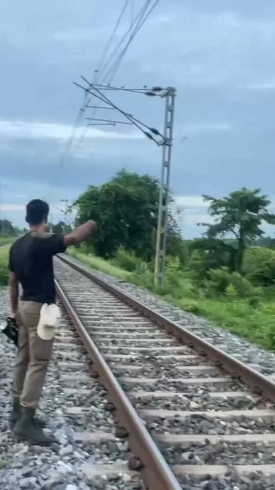 Hats off to our Forest Officers, Loco Pilot, and Railway Control Room In-charge for their prompt action, alertness, and dedication early this morning at Hawaipur.
Their timely coordination and teamwork played a crucial role in ensuring safety and preventing any untoward incident. Truly commendable service and commitment! 👏🚆🌿
Salute to the entire team for their vigilance and dedication. 🇮🇳