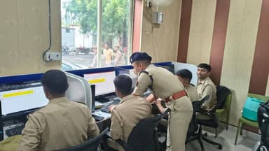 अपर पुलिस अधीक्षक जनपद जालौन द्वारा पुलिस लाइन्स उरई, कम्पूयटर कक्ष में आरक्षीगण को साइबर सुरक्षा, सीसीटीएनएस, यक्ष पोर्टल इत्यादि के सम्बन्ध में रीफ्रेशर ट्रेनिंग दी गयी ।