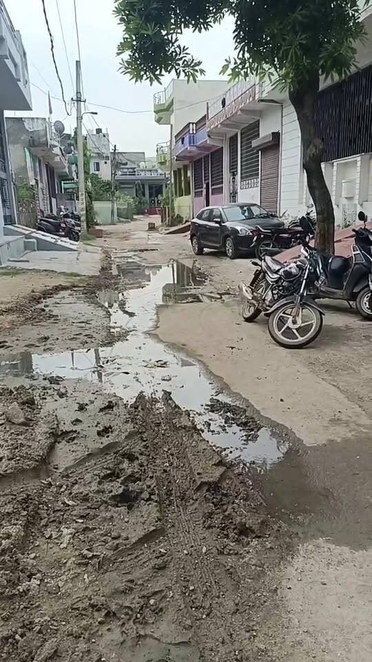 सवाई माधोपुर वार्ड नंबर 18 आदिनाथ नगर कॉलोनी में सीवरेज से परेशान स्थाई नागरिकगण । कर रही त्राहीमाम। समस्या का हो समाधान तो जनता को मिले राहत ।
आखिर देखने की बातें की जिला प्रशासन क्या इस पर करेगा कार्रवाई या महज खानापूर्ति?DM Sawai Madhopur, #S.P Sawai Madhopur, #PWDvibhagSawaiMadhopur, #CMO Jaipur, #PWD mantri Diya Kumari, #NagarParishadSawai Madhopur Ayukt #C.M Jaipur, #SawaiMadhopur vidhayak aur krishi mantri Kirodi Lal Meena, #bijli vibhag Sawai Madhopur
#videoviral, #Facebook Page