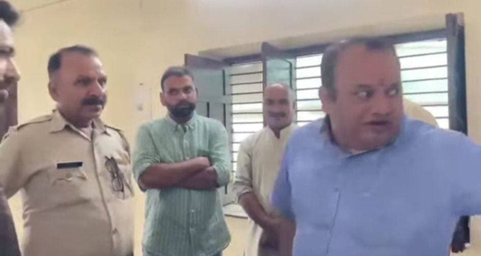 अच्छा कम करने वाले पर हमेशा उंगली उठती है 🤔
भाजपा विधायक एवं न्यूरोसर्जन डॉ जनक राज द्वारा नादौन में लगाए गए कैंप में पहुंची पुलिस -आपस में जमकर हुई बहस
Pahadi News