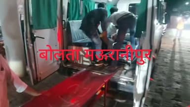 झांसी के बबीना थाना क्षेत्र के महिमा ढाबा के पास बाइक सवार को अज्ञात वाहन से भीषण एक्सीडेंट हो गया,,जिसमें महिला सहित एक बच्चे की मौत होना बताई जा रही है,,, इसके अलावा दो लोग गंभीर रूप से घायल बताए जा रहे हैं