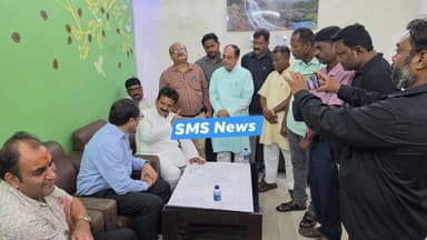 SMS News Bureau Rourkela
ଯାତ୍ରୀ ସେବାକୁ ପ୍ରାଥମିକତା ଦେଇ ପୂର୍ବରୁ ଏକ୍ସପ୍ରେସ ଟ୍ରେନ ଆଗେ ତା ପରେ ମାଲଗାଡି। ମାତ୍ର ଏବେ ମାଲଗାଡି ଯିବା ପାଇଁ ଏକ୍ସପ୍ରେସ କୁ ଅଟକାଇ ଦିଆଯାଉଛି- ବିଧାୟକ ସାରଦା ପ୍ରସାଦ ନାୟକ
ରାଉରକେଲା ବିଧାୟକ ତଥା ପୂର୍ବତନ ମନ୍ତ୍ରୀ ସାରଦା ପ୍ରସାଦ ନାୟକ ଦକ୍ଷିଣ ପୂର୍ବ ରେଳବାଇ ର ଚକ୍ରଧରପୁର ମଣ୍ଡଳ ଡିଆରଏମ୍ ତରୁଣ କୁମାର ହୁରିଆ ଙ୍କ ସହ ରେଳ ଷ୍ଟେସନ ଓ ରେଲୱେ ଅଞ୍ଚଳ ର ଉନ୍ନତିକରଣ ବାବଦରେ ଆଲୋଚନା କରିଥିଲେ। ରେ ସ୍ମାର୍ଟ ସିଟି ଯୋଜନାରେ ସାମିଲ ହୋଇଥିବା ରୁ ରେଲୱେ ପ୍ରଶାସନ ଜିଲ୍ଲା ପ୍ରଶାସନ ସହ ଯେପରି ସମନ୍ବୟ ରକ୍ଷା କରିବା କଥା ତାହା କରୁନଥିବା ରୁ କଲୋନୀ ବାସୀ ଓ ସହରବାସୀ ଙ୍କ ପାଇଁ ବିଭିନ୍ନ ସମସ୍ୟା ସୃଷ୍ଟି ହେଉଛି। ବିଧାୟକ ଡିଆରଏମ୍ ଶ୍ରୀ ହୁରିଆ ଙ୍କୁ ଏକ ମ୍ୟାପ୍ ଏହି ଅବସରରେ ପ୍ରଦାନ କରି ଏ ଦିଗରେ ପଦକ୍ଷେପ ନେବା ପାଇଁ ଅନୁରୋଧ କରିଥିଲେ। ଏହି ଆଲୋଚନା କାଳରେ ବିଧାୟକ ଙ୍କ ସହ ପ୍ରଶାନ୍ତ ସେଠୀ ଓ ଜୟନ୍ତ କୁମାର ମିଶ୍ର ଉପସ୍ଥିତ ଥିଲେ।