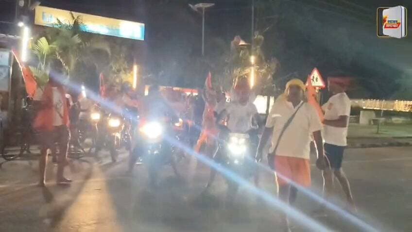 6 घंटों में 105 किमी की दूरी नापने के लिए लखीसराय से निकला कांवरियों का अद्भुत जत्था ! अपने ही रिकॉर्ड को तोड़ जलार्पण करने चले तूफानी बम #Bihar
#Lakhisarai #सूर्यगढ़ा #Sultanganj
#Devghar #Kanvariya #शिवभक्त
#डाकबम