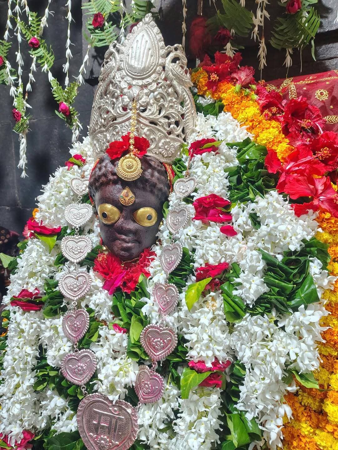 कैमूर पर्वत पर विराजमान राज राजेश्वरी त्रिपुरा सुन्दरी जगत जननी जगदंबा मां मुंडेश्वरी भवानी जी का आज दिनांक 20/08/2026 का प्रातः कालीन श्रृंगार आरती का दिव्य दर्शन मां मनोकामना पूर्ण करें ........
आप सभी लोगों का जय मां मुंडेश्वरी भवानी जी