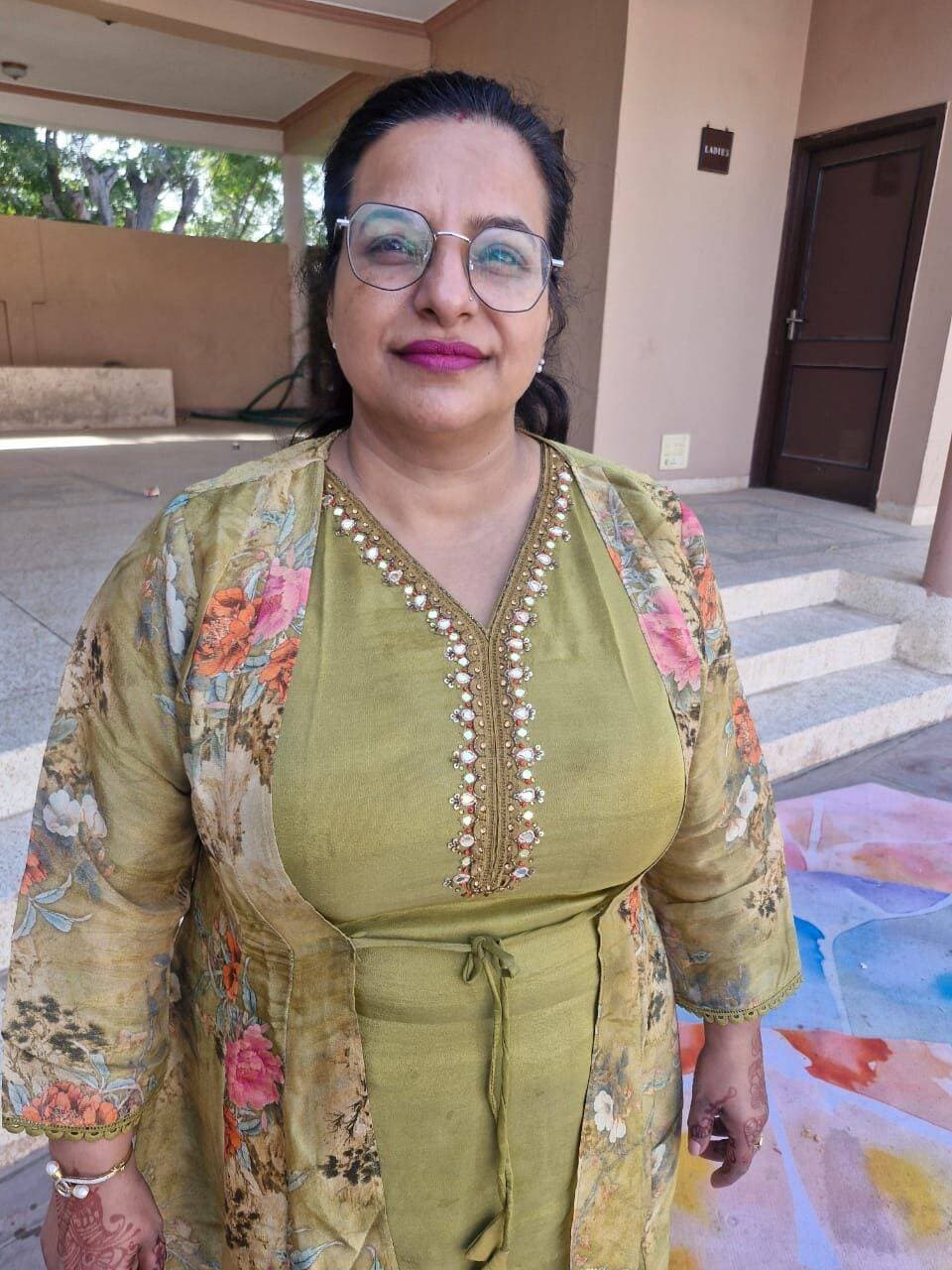 शोक सन्देश:-
बड़े दुःखी हद्बय से सूचित किया जाता है कि श्री मति ममता नागपाल(साक्षी) धर्मपत्नी रवि नागपाल(पिंकू) का आकस्मिक निधन आज दिनांक 20/08/2026 प्रातः 9:30 बजे हो गया है जिनकी अन्तिम शवयात्रा आज शाम 5:30 बजे उनके निवास स्थान वार्ड नः 25 (अरोड.वश संस्था के पास) से कल्याण भूमी अनूपगढ के लिए रवाना होगी।। ऊँ शांति। ।
शोकाकुल परिवार:_ रवि नागपाल (पति) भव्या नागपाल (पुत्र) प्रभू दयाल नागपाल (ससुर) सोहन लाल _सुरेन्द्र नागपाल _मनोहर नागपाल _भगवान दास नागपाल (चाचा ससुर) प्रेम नागपाल (जेठ) व समस्त नागपाल एंव उतरेजा परिवार।।
Mob:_ 9414092146 _ 9413377778