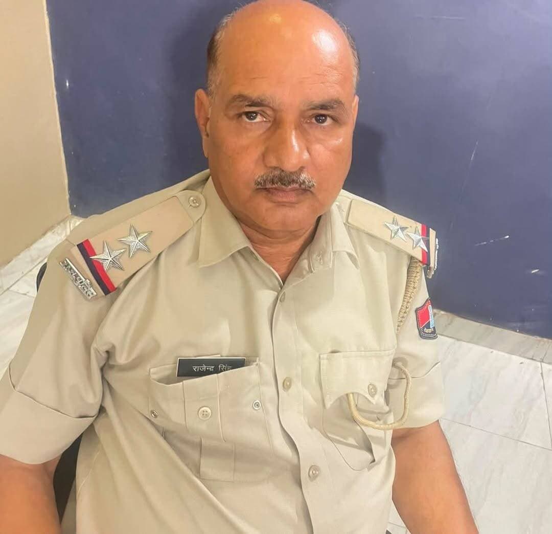 कोटपूतली में ACB की बड़ी कार्रवाई
ACB ने थाने के सब इंस्पेक्टर राजेंद्र सिंह को किया ट्रैप, 3500 रुपए की रिश्वत लेते दबोचा, मुकदमे में मदद करने की एवज में मांगी थी घूस, 1500 रुपए ले चुका था सत्यापन के मौके पर, Alwar एसीबी शब्बीर खान ने दिया कार्रवाई को अंजाम, DIG डॉ. रामेश्वर सिंह के सुपरविजन में कार्रवाई