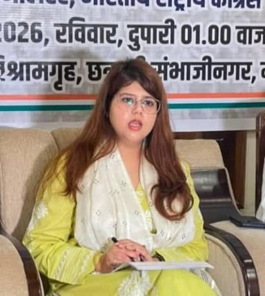 पंखुड़ी पाठक को उत्तराखंड विधानसभा चुनाव के लिए बड़ी जिम्मेदारी
आगामी विधानसभा चुनाव को लेकर कांग्रेस पार्टी ने अपनी तैयारियां तेज कर दी हैं। इसी क्रम में कांग्रेस की राष्ट्रीय प्रवक्ता एवं नोएडा से पूर्व प्रत्याशी श्रीमती पंखुड़ी पाठक को उत्तराखंड के लिए राष्ट्रीय मीडिया समन्वयक मनोनीत किया गया है।
पार्टी की ओर से उन्हें यह जिम्मेदारी आगामी विधानसभा चुनाव को ध्यान में रखते हुए दी गई है। पंखुड़ी पाठक अब उत्तराखंड में कांग्रेस के मीडिया से जुड़े कार्यक्रमों और पार्टी की रणनीति को मजबूत करने में अहम भूमिका निभाएंगी।
उनकी नियुक्ति के बाद पार्टी कार्यकर्ताओं और समर्थकों में उत्साह देखने को मिल रहा है। कांग्रेस नेतृत्व ने आगामी चुनाव में संगठन और मीडिया प्रबंधन को मजबूत करने के लिए यह महत्वपूर्ण जिम्मेदारी सौंपी है।