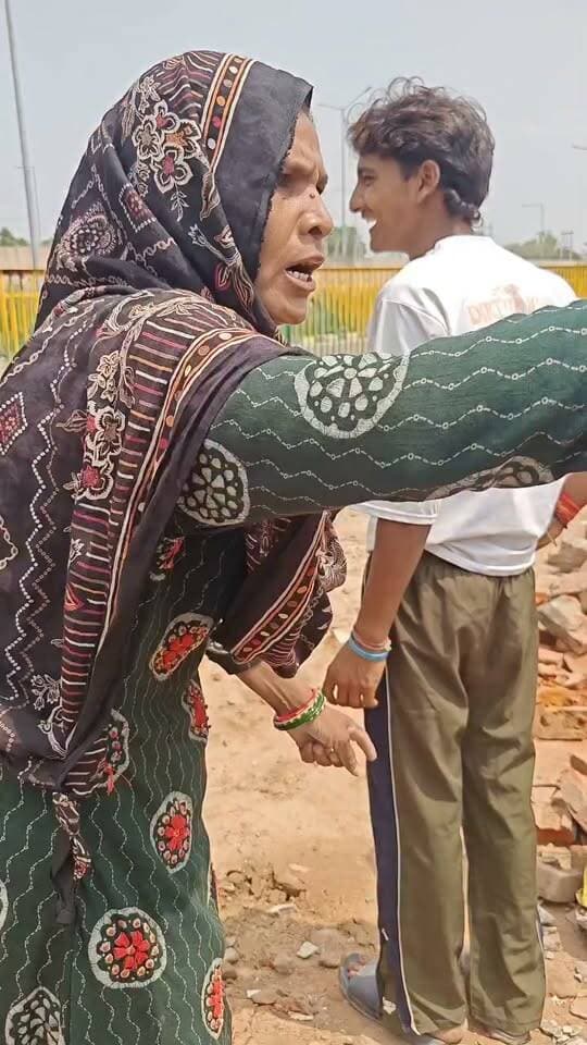 चुनाव में लगाते थे दरवाजों पर वोट के लिए दौड़ अब रहे हैं मकानों को तौड ओल्ड फरीदाबाद विधानसभा क्षेत्र सेक्टर -18 में तौडे मकान दुकान जनता में आक्रोश #faridabad #haryana #Faridabad #viral
#instagram