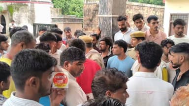 गांव राजगढ़ में एक युवक की करंट लगने से हुई मौत, परिजन अस्पताल लेकर पहुंचे। लेकिन डॉक्टर नहीं मिलने पर जताया आक्रोश वही बिजली विभाग पर भी लगाए आरोप