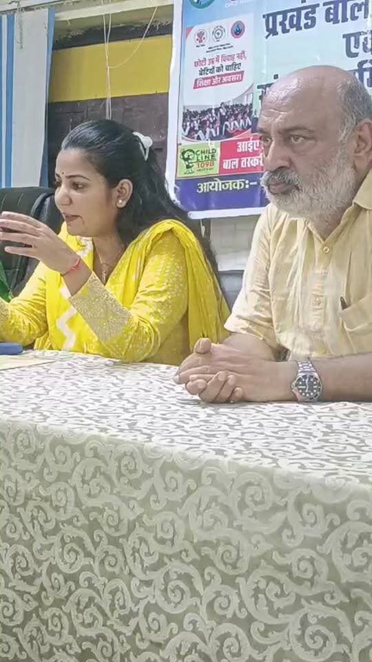 रानीगंज में बाल विवाह मुक्त भारत अभियान को लेकर जागरूकता बैठक 💪🏽👏💼🎉👍
#रानीगंज #बालविवाहमुक्तभारत #बीडीरूबीकुमारी #रूबीकुमारी #अररिया #बालश्रममुक्तभारत #मानवतस्करीमुक्त #बालसुरक्षा #जागरूकताअभियान #ChildMarriageFreeIndia #Araria #RaniGanj