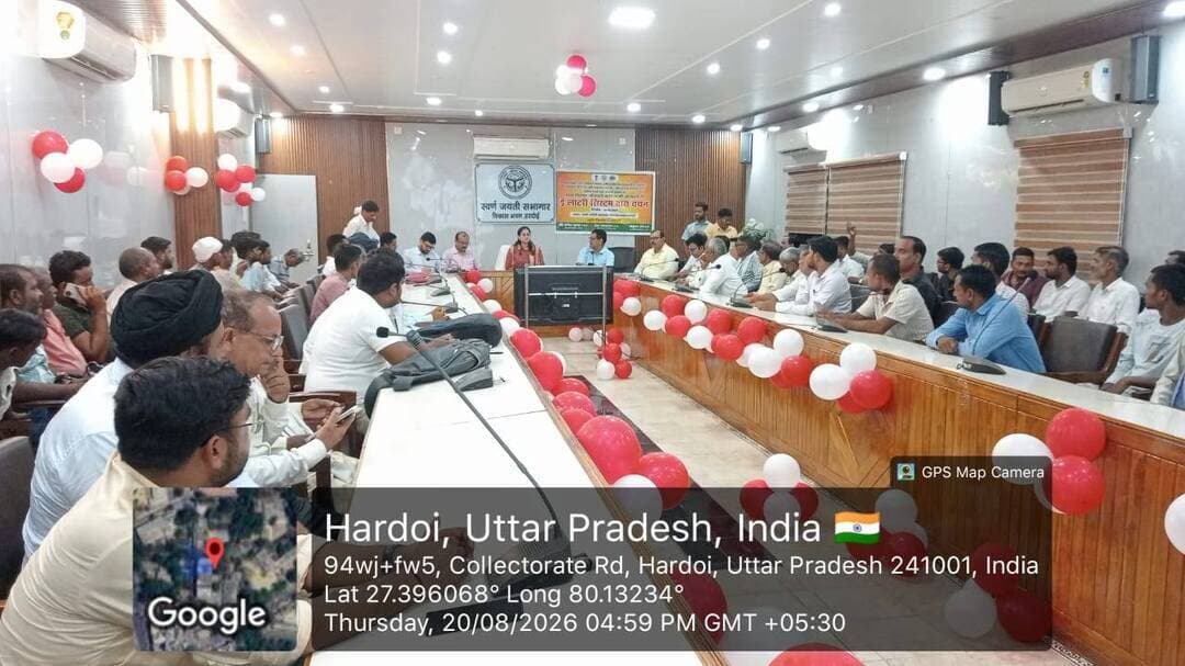 कृषि यंत्रों पर अनुदान के लिए ई-लॉटरी से किसानों का चयन, 30 लाख के कस्टम हायरिंग सेंटर समेत कई योजनाओं में लाभार्थी चुने गए
हरदोई। कृषि विभाग की ओर से वित्तीय वर्ष 2026-27 में संचालित कृषि यंत्रीकरण योजनाओं के तहत कृषि यंत्रों पर अनुदान के लिए किसानों का चयन ई-लॉटरी के माध्यम से किया गया। जिलाधिकारी के निर्देश पर मुख्य विकास अधिकारी की अध्यक्षता में जिला स्तरीय कार्यकारी समिति ने गुरुवार को विकास भवन स्थित स्वर्ण जयंती सभागार में ई-लॉटरी प्रक्रिया संपन्न कराई।
ई-लॉटरी में विकासखंड हरियांवा में 30 लाख रुपये परियोजना लागत वाले कस्टम हायरिंग सेंटर के लिए उदयराज सिंह पुत्र राजेन्द्र तथा विकासखंड माधौगंज में सुरेश कुमार पुत्र रामसेवक का चयन किया गया। वहीं कम्बाइन हार्वेस्टर के लिए माधौगंज के विशनूनरायन पुत्र झाउलाल और हरपालपुर के शिवओम पुत्र सुखदेव प्रसाद चयनित हुए।
10 लाख रुपये परियोजना लागत वाले कस्टम हायरिंग सेंटर के लिए बेंहदर के सुन्दरलाल पुत्र शंकर, भरावन के सिराज पुत्र बहाजुद्दीन, भरखनी के गुरूसरन पुत्र मंहगे तथा बिलग्राम के राकेश कुमार पुत्र बनवारी का चयन हुआ।
सुपर सीडर कृषि यंत्र, जिस पर 1.20 लाख रुपये तक का अनुदान अनुमन्य है, के लिए अहिरोरी के ज्ञान सिंह पुत्र सिद्दा सिंह, बावन के विवेक कुमार सिंह पुत्र धीरेन्द्र कुमार, बेंहदर की अमरजीत कौर पत्नी दविन्दर सिंह, भरावन के रामाधीन पुत्र रामसंकर, भरखनी की मैकिन पत्नी बैजनाथ तथा जसवन्त सिंह पुत्र बलदेव सिंह का चयन किया गया।
इसके अलावा जनपद के सभी विकासखंडों में रोटावेटर, हैरो, कल्टीवेटर, लेजर लैंड लेवलर, मल्टीक्रॉप थ्रेसर, किसान ड्रोन, पावर टिलर, पावर वीडर और मिनी राइस मिल समेत विभिन्न कृषि यंत्रों के लिए भी किसानों का चयन ई-लॉटरी से किया गया।
चयनित किसानों के मोबाइल नंबर पर ई-लॉटरी के परिणाम का संदेश स्वतः भेजा गया। चयन की सूचना मोबाइल पर मिलते ही किसानों के चेहरे पर खुशी दिखाई दी।
उप कृषि निदेशक डॉ. राजेश कुमार ने बताया कि ई-लॉटरी में चयनित किसानों को निर्धारित एक माह के भीतर कृषि यंत्र खरीदकर उसका बिल और फोटोग्राफ पोर्टल पर अपलोड करना होगा। निर्धारित समय में प्रक्रिया पूरी नहीं करने पर उनका चयन स्वतः निरस्त हो जाएगा।
इस दौरान जिला कृषि अधिकारी डॉ. सतीश चन्द्र पाठक, जिला उद्यान अधिकारी सुभाष चन्द्र, जिला गन्ना अधिकारी निधि गुप्ता, अग्रणी जिला प्रबंधक अरविन्द रंजन, जिला सूचना एवं विज्ञान अधिकारी हरदेव सहित प्रगतिशील किसान और बड़ी संख्या में कृषक मौजूद रहे।