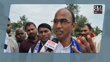 मानवता के सेवक स्वर्गीय उमाशंकर सिंह: दलगत राजनीति से ऊपर उठी जनश्रद्धांजलि
जहुराबाद (गाजीपुर) से खनवर पहुंचे बसपा नेता ने स्वर्गीय उमाशंकर सिंह को दी भावभीनी श्रद्धांजलि!
"विधायक जी केवल एक जनप्रतिनिधि नहीं, बल्कि मानवता के सच्चे सेवक थे। उन्होंने सदैव जाति, धर्म और दलगत राजनीति से ऊपर उठकर हर जरूरतमंद की सेवा की। यही कारण है कि आज न केवल बलिया और गाजीपुर, बल्कि पूरे प्रदेश में उनके कार्यों की चर्चा हो रही है।"
तेरही/पुण्यतिथि के अवसर पर पैतृक गांव खनवर में अपने प्रिय नेता को श्रद्धा सुमन अर्पित करने पहुंचे समर्थकों और आम जनता का विशाल जनसैलाब उमड़ पड़ा। हर आंख नम थी और हर दिल में उनकी यादें जिंदा हैं।
#UmaShankarSingh #Zahoorabad #Ballia #Ghazipur #Naman #Shraddhanjali #Janseelab #BSP