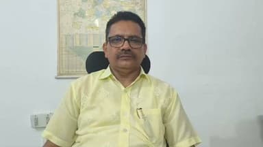हमीरपुर में 33 स्कूलों और 2 आंगनवाड़ी केंद्रों का औचक निरीक्षण, लापरवाही पर कार्रवाई.
District Magistrate Hamirpur up
Chief Minister Office Uttar Pradesh
#Hamirpur #HamirpurNews #HamirpurTimesNews #UPNews #UttarPradesh #SchoolInspection #BasicEducation #MidDayMeal #Anganwadi #DistrictAdministration #EducationNews #BreakingNews #LatestNews #NewsUpdate #हमीरपुर #उत्तरप्रदेश #विद्यालय_निरीक्षण