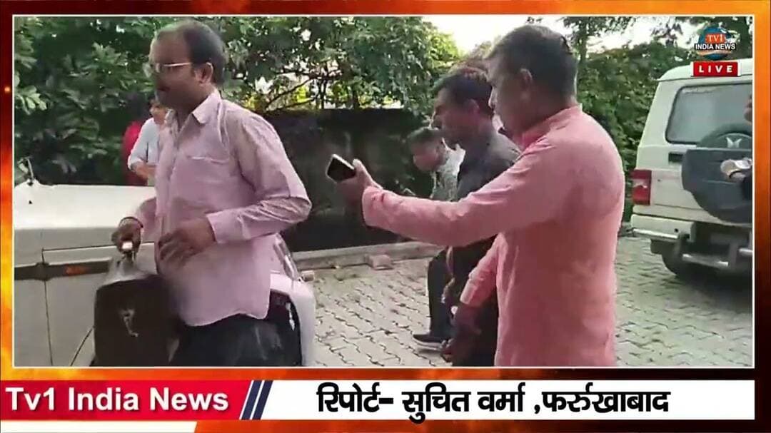 बिजली कनेक्शन के नाम पर ₹10 हजार की रिश्वत लेते जेई और एसएसओ गिरफ्तार