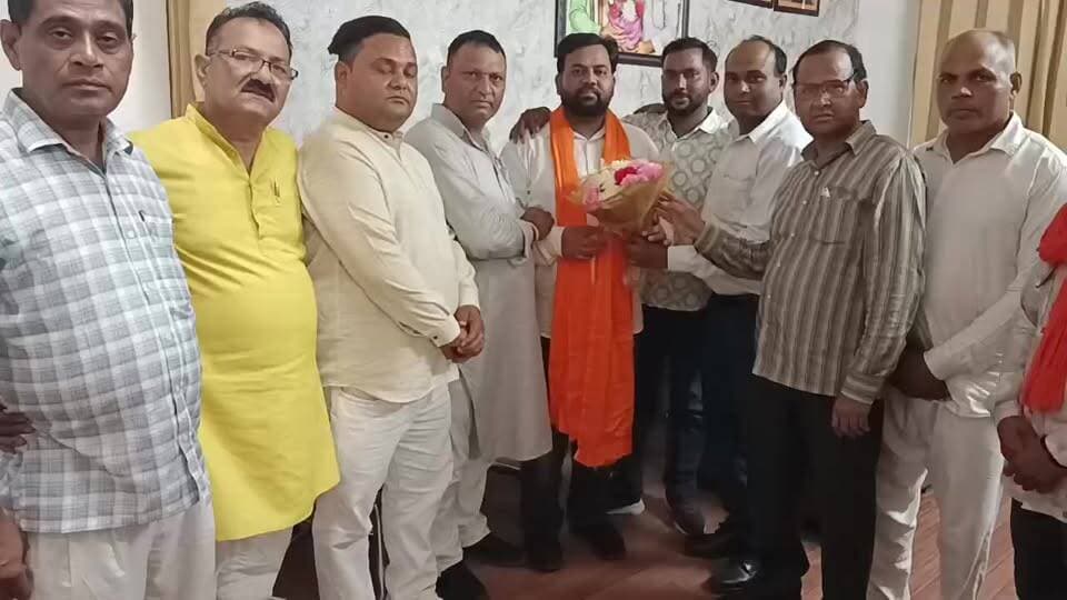 #कश्यप राजपूत सभा के नवनियुक्त हल्का शाहाबाद अध्यक्ष बने नरेश खेड़ा का चेयरमैन #सुभाष कलसाना के ऑफिस में कार्यकर्ताओं द्वारा भव्य स्वागत किया गया, जिसमे #सतीश मोहनपुर, तिलकराज, सरपंच प्रतिनिधि संभालखी सतीश कुमार,राजिंदर #छोड़पुर, विक्रम खरिंडवा, राजकुमार भाटिया, मुनीश ब्लॉक #समिति मेंबर,#बालकिशन मामू माजरा,नंबरदार चन्दर भान खेड़ा , गुरमीत #संभालखी, संदीप कुमार, विनोद ढोला माजरा के आलावा बहुत से #कार्यकर्त्ता मोजूद रहे l