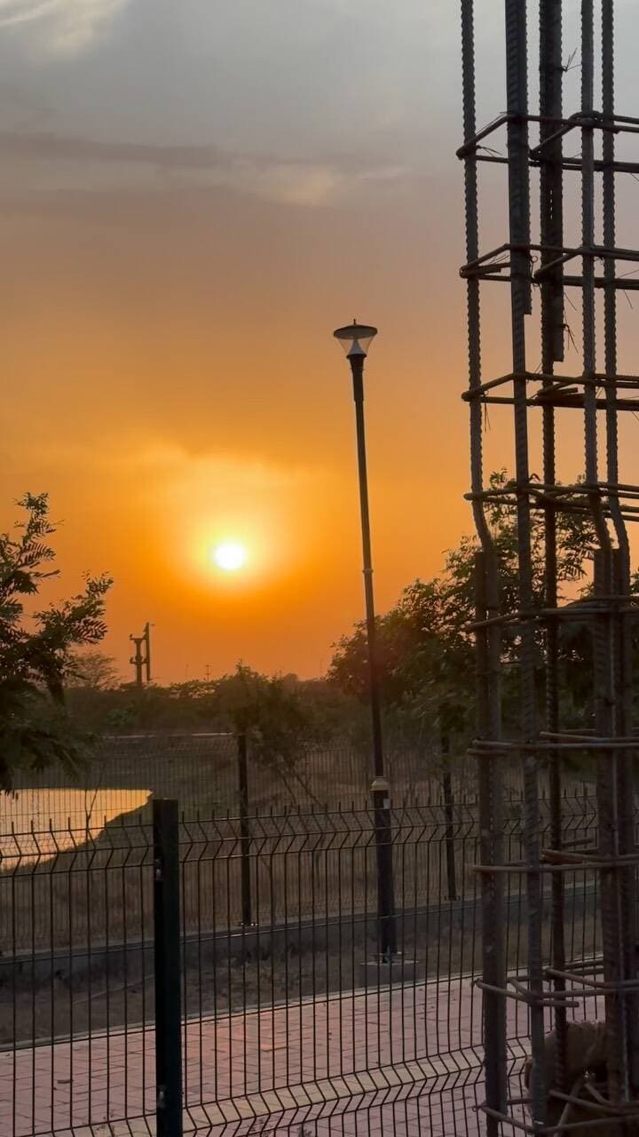 #happyworldphotographyday #nayaraipur — सिर्फ़ एक शहर नहीं, एक नई lifestyle की शुरुआत है जहाँ modern infrastructure, nature & future एक साथ चलते हैं।
Sector 15, NayaRaipur, LuxuryLiving, FutureCity, #chhattisgarh #modernindia #smartcity
@naya_raipur