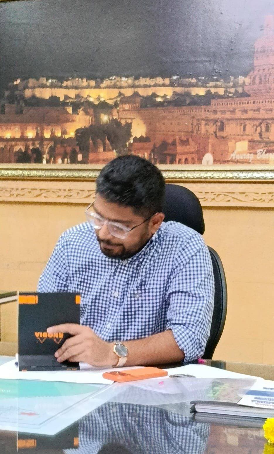 आईएएस यशार्थ शेखर ने सीईओ जिला परिषद जैसलमेर का पदभार ग्रहण किया।।एसीईओ नरपत सिंह भाटी सहित अन्य अधिकारियों के साथ बैठक कर फीडबैक लिया।।