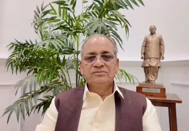 लखनऊ - एटा पूर्व लोकसभा सांसद राजवीर सिंह राजू भैया ने की अपील,
‘पद्म विभूषण 'उत्तर प्रदेश के पूर्व मुख्यमंत्री, स्व. कल्याण सिंह जी की पंचम पुण्यतिथि एवं चतुर्थ ‘हिन्दू गौरव दिवस’ पर आयोजित होगा कार्यक्रम,
कल दिनांक: 21 अगस्त 2026 समय: प्रातः 11 बजे
कल सुबह 11 बजे भारत रत्न अटल बिहारी वाजपेयी इकाना क्रिकेट स्टेडियम, लखनऊ मे आयोजित होगा ‘पद्म विभूषण 'उत्तर प्रदेश के पूर्व मुख्यमंत्री, स्व. कल्याण सिंह जी की पंचम पुण्यतिथि एवं चतुर्थ ‘हिन्दू गौरव दिवस’ पर कार्यक्रम,
#mulaqaat #rajveersinghrajubhaiya #rajubhaiya #uttarpradesh #lucknow