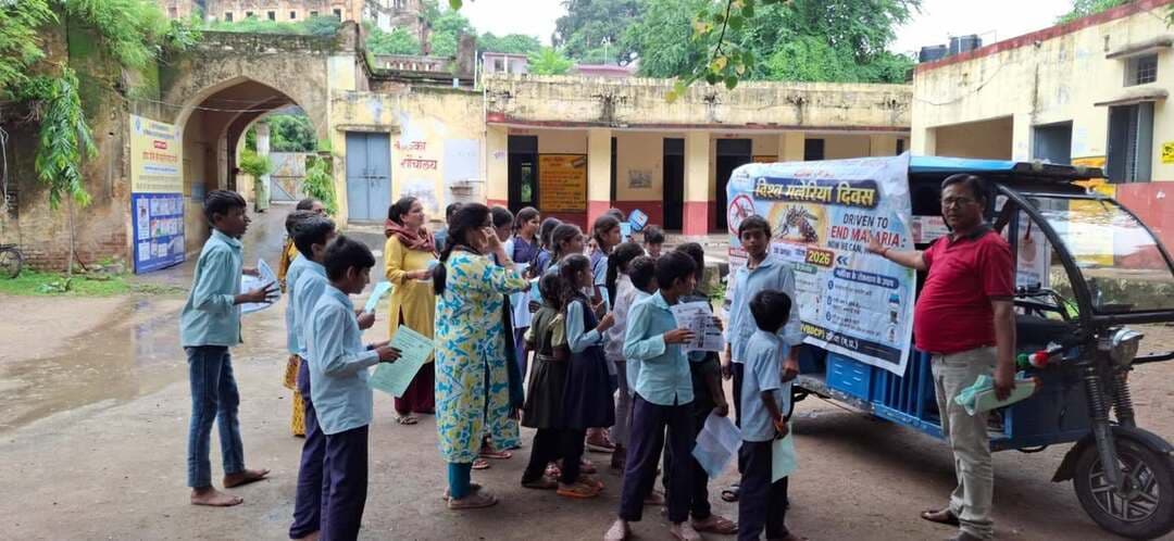 विश्व मच्छर दिवस पर जिले भर में जागरूकता अभियान
स्वास्थ्य विभाग द्वारा मच्छर जनित रोगों की रोकथाम एवं बचाव के लिए जिलेभर में विभिन्न जागरूकता गतिविधियां आयोजित की गईं। प्रचार वाहन, पम्पलेट वितरण एवं विद्यालयों में जागरूकता कार्यक्रमों के माध्यम से आमजन को मलेरिया, डेंगू सहित अन्य मच्छर जनित बीमारियों से बचाव के उपायों की जानकारी दी गई।
आइए, घर एवं आसपास पानी जमा न होने दें, स्वच्छता बनाए रखें और मच्छरों से बचाव के आवश्यक उपाय अपनाएं।
#WorldMosquitoDay #Datia #दतिया #CMMadhyaPradesh #JansamparkMP