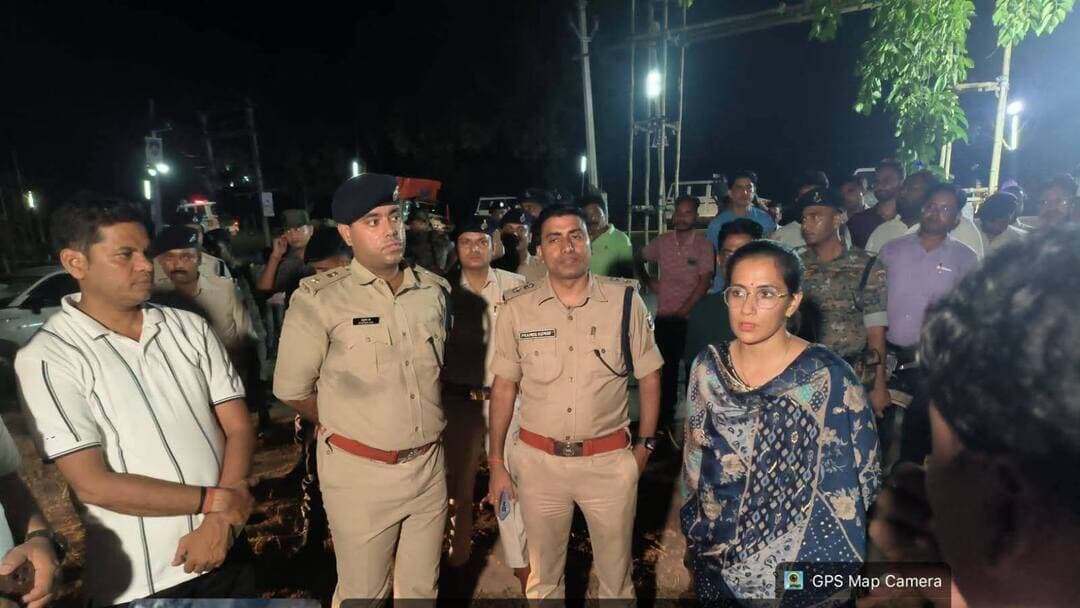 CM के प्रस्तावित कार्यक्रम को लेकर भागलपुर में तैयारियां तेज, DM-SSP ने कार्यक्रम स्थल का लिया जायजा! सुरक्षा से लेकर ट्रैफिक-पार्किंग तक दिए सख्त निर्देश
<nis:link nis:type=tag nis:id=bhagalpur nis:value=Bhagalpur nis:enabled=true nis:link/> <nis:link nis:type=tag nis:id=bhagalpurpolice nis:value=BhagalpurPolice nis:enabled=true nis:link/> <nis:link nis:type=tag nis:id=biharnews nis:value=BiharNews nis:enabled=true nis:link/> <nis:link nis:type=tag nis:id=biharpolice nis:value=BiharPolice nis:enabled=true nis:link/> <nis:link nis:type=tag nis:id=cmprogramme nis:value=CMProgramme nis:enabled=true nis:link/> <nis:link nis:type=tag nis:id=securityreview nis:value=SecurityReview nis:enabled=true nis:link/> <nis:link nis:type=tag nis:id=भागलपुर nis:value=भागलपुर nis:enabled=true nis:link/> <nis:link nis:type=tag nis:id=मैंहूंबांका nis:value=मैंहूंबांका nis:enabled=true nis:link/>