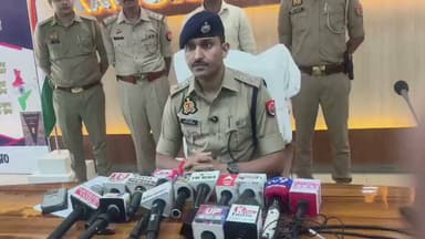 #कौशांबी पुलिस ने बरामद किए 106 मोबाइल
23 लाख रुपये कीमत के मोबाइल बरामद
CEIR पोर्टल की मदद से खोजे गए मोबाइल
मोबाइल चोरी और गुम होने की शिकायतों पर कार्रवाई
करारी और सैनी पुलिस ने बरामद किए 15-15 मोबाइल
106 मोबाइल उनके असली मालिकों को लौटाए गए
पुलिस की कार्रवाई से मोबाइल मालिकों को मिली बड़ी राहे।
#kaushambipolice