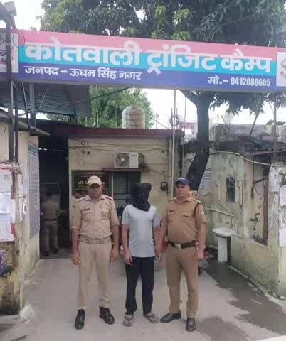 रुद्रपुर: ट्रांजिट कैंप कोतवाली पुलिस ने पत्नी से मारपीट कर शांति व्यवस्था भंग करने के आरोपी पति को किया गिरफ्तार