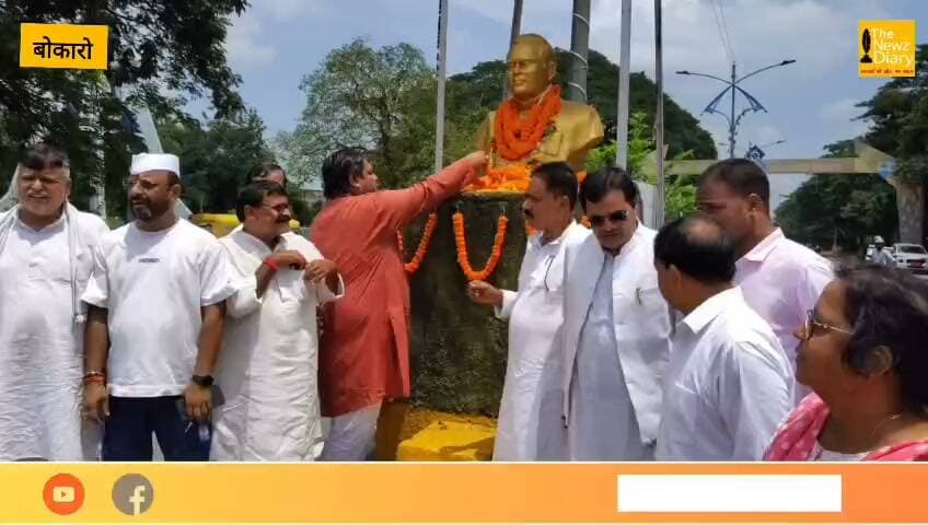 राजीव गांधी की जयंती पर बोकारो के हवाई अड्डा के समीप कांग्रेसजनों ने किया माल्यार्पण, उनके सपनों का भारत बनाने का लिया संकल्प