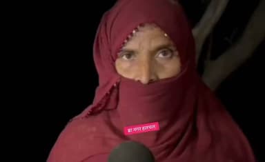 #बृजनगर______
#रात्रि_अंधेरे में बाइक सवार युवकों ओर ग्रामीणों में कहासुनी मारपीट ओर फायरिंग सूचना
__ग्रामीणों ने फायरिंग का लगाया आरोप
__घटना में एक युवक शाहिद पुत्र चकमल उम्र 26 वर्ष जाति मेव हुआ घायल उपजिला अस्पताल से भरतपुर किया रैफर
__सूचना मिलते ही पुलिस जाप्ता मौके पहुंचा
__महिला से सोने के आभूषण छीनने के आरोप
__एक युवक के लगे है छर्रे की है सूचना जिसका ईलाज जारी है RBM अस्पताल भरतपुर में जारी
__थानाधिकारी ने बताया कि डॉक्टर के द्वारा मेडिकल रिपोर्ट आने पर बताया जाएगा कि फायरिंग से युवक हुआ घायल
__वही घटना को देखते हुए ग्रामीणों में भारी आक्रोश
__पुलिस मामले की गहनता से कर रही है जांच पड़ताल
__थाना क्षेत्र के गांव दुदाबल की है घटना