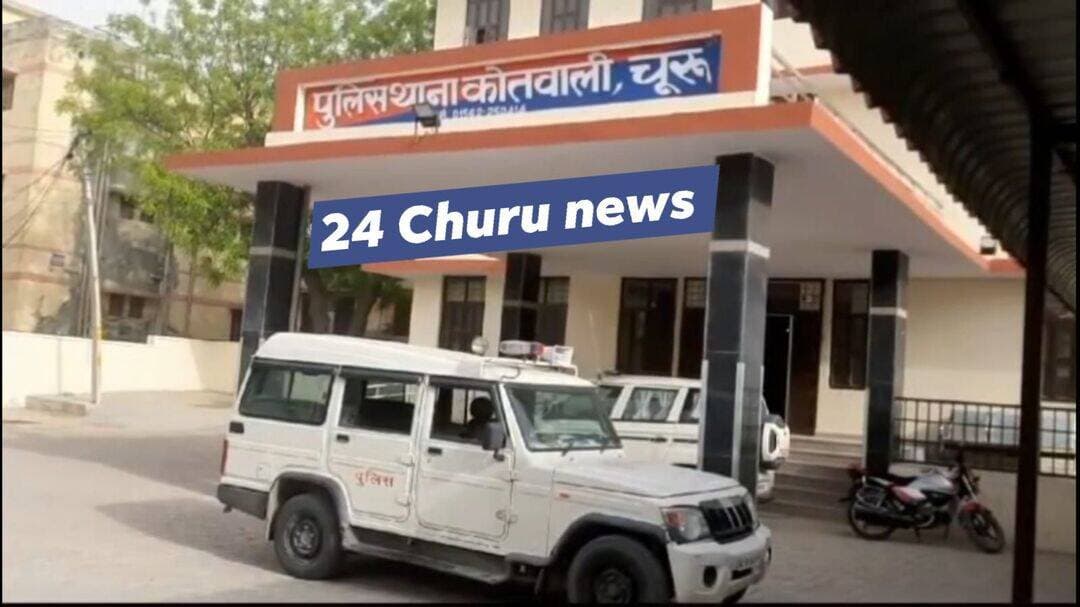 वाल्मीकि बस्ती में पुलिस के सामने धमकियां देना युवक को पड़ा महंगा, कोतवाली पुलिस ने किया गिरफ्तार
चूरू शहर के कोतवाली थाना क्षेत्र की वाल्मीकि बस्ती में लड़ाई-झगड़े की सूचना पर पहुंची पुलिस के सामने कथित रूप से मरने-मारने की धमकियां देने और हंगामा करने के मामले में पुलिस ने एक युवक को गिरफ्तार कर लिया। पुलिस ने आरोपी के खिलाफ भारतीय नागरिक सुरक्षा संहिता की धाराओं के तहत कार्रवाई की तथा गिरफ्तार युवक को एसडीएम कोर्ट में पेश किया गया।
कोतवाली थाना पुलिस से गुरुवार रात करीब 10 बजे मिली जानकारी के अनुसार, एएसआई महेश कुमार के नेतृत्व में पुलिस टीम एमवी एक्ट की कार्रवाई और गश्त के लिए चूरू शहर में थी। इसी दौरान वाल्मीकि बस्ती में लड़ाई-झगड़ा होने की सूचना मिली। पुलिस मौके पर पहुंची तो वार्ड संख्या 47 निवासी विनोद कुमार ने रिपोर्ट पेश की। इसी दौरान वहां मौजूद 33 वर्षीय गुलशन कथित तौर पर जोर-जोर से चिल्लाने लगा और पुलिस बुलाने को लेकर नाराजगी जताते हुए किसी को जिंदा नहीं छोड़ने की धमकी देने लगा।
पुलिस के अनुसार, समझाइश के बावजूद युवक शांत नहीं हुआ और मारपीट पर उतारू रहा। संज्ञेय अपराध की आशंका को देखते हुए पुलिस ने गुलशन को मौके से गिरफ्तार कर लिया। पुलिस ने बताया कि यदि गिरफ्तारी नहीं की जाती तो वह संज्ञेय अपराध कर सकता था।
<nis:link nis:type=tag nis:id=crimenews nis:value=crimenews nis:enabled=true nis:link/> <nis:link nis:type=tag nis:id=folowers nis:value=folowers nis:enabled=true nis:link/> <nis:link nis:type=tag nis:id=nonfollowers nis:value=nonfollowers nis:enabled=true nis:link/>
<nis:link nis:type=tag nis:id=follower nis:value=follower nis:enabled=true nis:link/> <nis:link nis:type=tag nis:id=postoftheday nis:value=postoftheday nis:enabled=true nis:link/> <nis:link nis:type=tag nis:id=trendingnow nis:value=trendingnow nis:enabled=true nis:link/>
<nis:link nis:type=tag nis:id=highlightseveryone nis:value=highlightseveryone nis:enabled=true nis:link/>