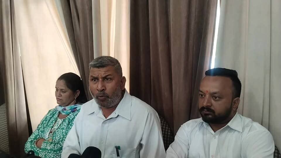पक्ष विपक्ष पर बरसे भाजपा नेता जय सिंह
पर्यटन विभाग में चंबा को छोड़ बहारी जिले के युवाओ को रोजगार देने का किया भांडा-फोड़ । Ajay Himachal News Neeraj Nayar Jai Singh Kuldeep Singh Pathania #ChambaNews #himachal #हिमाचल_प्रदेश