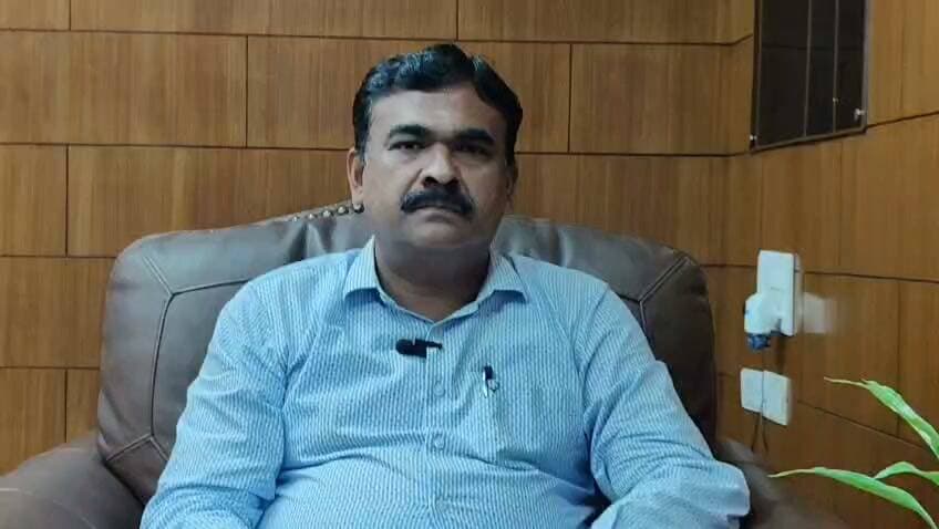 मुख्य निर्वाचन पदाधिकारी श्री के. रवि कुमार ने कहा झारखण्ड विशेष गहन पुनरीक्षण (SIR) 2026 के तहत सभी मतदान केंद्रों पर फॉर्म-6 एवं फॉर्म-8 भरने हेतु विशेष शिविर आयोजित किया जा रहा है, जिन पात्र भारतीय नागरिकों का उम्र 1 अक्तूबर 2026 को अथवा उससे पहले 18 वर्ष पूरा हो रहा है, वे अपना नाम मतदाता सूची में अवश्य शामिल करवाएं।