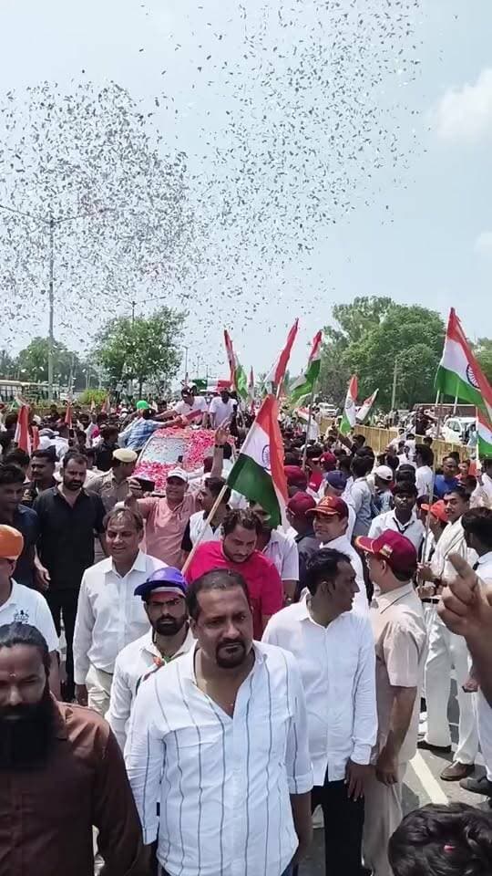🔴 LIVE | ऐतिहासिक तिरंगा यात्रा 🇮🇳
आज पलवल की धरती राष्ट्रभक्ति के रंग में रंगी है।
5 किलोमीटर लंबे तिरंगे के साथ ऐतिहासिक तिरंगा यात्रा का भव्य आगाज़।
🇮🇳 तिरंगा हमारा गौरव, तिरंगा हमारा अभिमान!
#HarGharTiranga #TirangaYatra #Palwal #JaiHind
आज पलवल की धरती राष्ट्रभक्ति के रंग में रंगी है।
5 किलोमीटर लंबे तिरंगे के साथ ऐतिहासिक तिरंगा यात्रा का भव्य आगाज़।
🇮🇳 तिरंगा हमारा गौरव, तिरंगा हमारा अभिमान!
#HarGharTiranga #TirangaYatra #Palwal #JaiHind