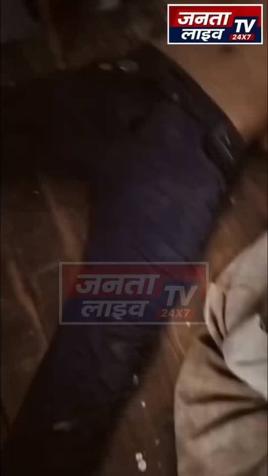 पिपारिया में ग्रामीणों ने संदिग्ध चोर को पकड़ा, पुलिस के हवाले किया
#बहराइच #पिपारिया #रानीपुर #चोरी #चोरीकीकोशिश संदिग्धचोर ग्रामीण