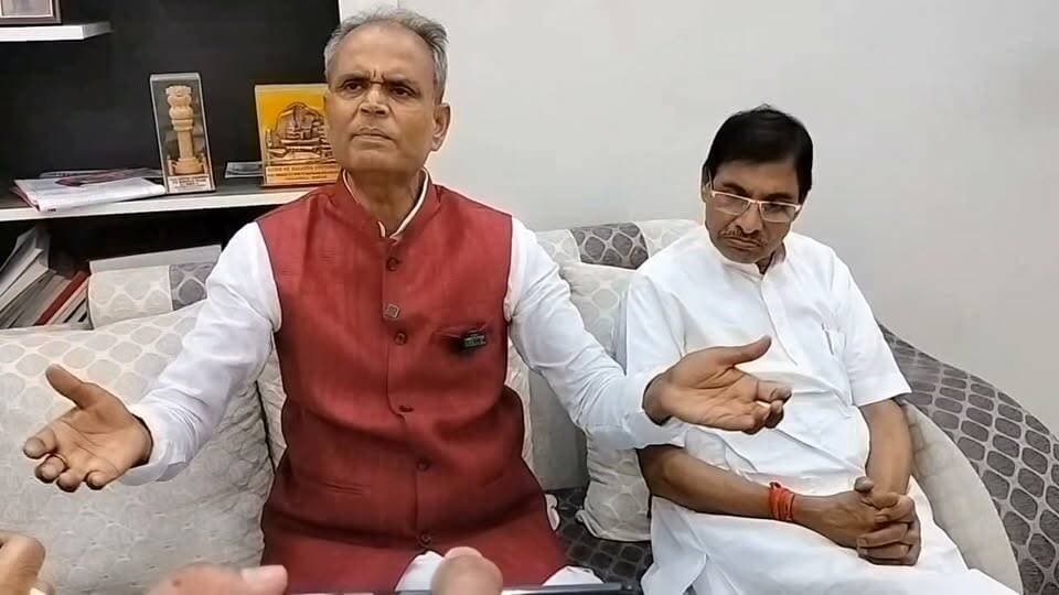 अशोक धाम हादसे के बाद राजनीतिक बयान बाजी तेज, निजी संबंधों पर हमले के बाद सूयगढ़ा विधानसभा के पूर्व प्रत्याशी रवि शंकर सिंह उर्फ अशोक सिंह ने किया पलटवार #bihar #lakhisarai