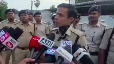 विनय तिवारी जैसे IPS केवल बिहार नहीं बल्कि पूरे देश को जरूरत है, इन्होंने अपने ही SHO को जेल भेजा है, मामला सुनेंगे तो लगेगा इस SHO को जेल नहीं फाँसी होनी चाहिए....See more
एक ग़रीब माँ-बेटी जो गाय ख़रीद-बिक्री के लिए बेतिया से गोपालगंज आयी थी उसे गाँजा तस्करी के झूठे मामले में फँसा कर तीन दिन प्रताड़ित किया असली तस्कर को पैसा लेकर छोड़ इस ग़रीब माँ माँ-बेटी को फँसा दिया, बेचारी कैसे कैसे सूद पर पैसा मंगवा कर दी तब उसको तीन बाद छोड़ा गया...
#gopalganj #vinaytiwari