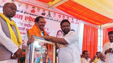 रतनपुरा मऊ में कार्यक्रम के दौरान की तस्वीर