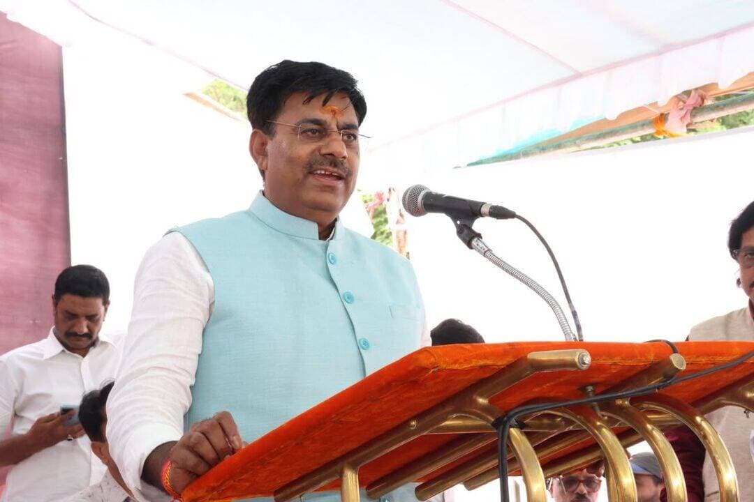 मुख्यमंत्री जन विश्वास शिविर में क्षेत्रीय विधायक श्री Rameshwar Sharma रामेश्वर शर्मा एवं कलेक्टर श्री प्रियंक मिश्रा ने जनता की शिकायतों को सीधे सुना और उनका त्वरित समाधान किया। शिविर में'कॉलोनाइजर-रहवासी संवाद' का विशेष आयोजन किया गया।
CM Madhya Pradesh
Jansampark Madhya Pradesh
#JanVishwasAbhiyan2026
#हर_शुक्रवार_जनता_के_नाम
#bhopal