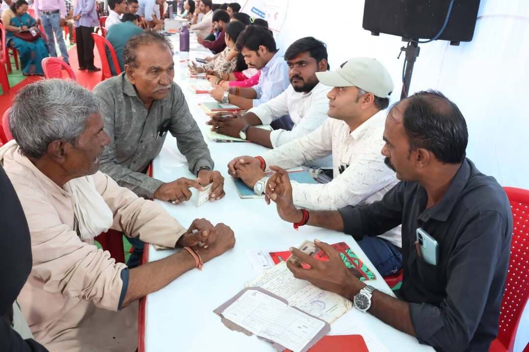 #मुख्यमंत्री_जनविश्वास_अभियान के अंतर्गत आज कोलार स्थित एसडीएम कार्यालय परिसर में जन-कल्याण शिविर प्रारंभ हुआ। शिविर में वार्ड क्रमांक 81 एवं जोन क्रमांक 19 के नागरिकों की समस्याओं का एक ही स्थान पर समाधान किया जाएगा।
CM Madhya Pradesh
Jansampark Madhya Pradesh
#JanVishwasAbhiyan2026
#हर_शुक्रवार_जनता_के_नाम
#bhopal