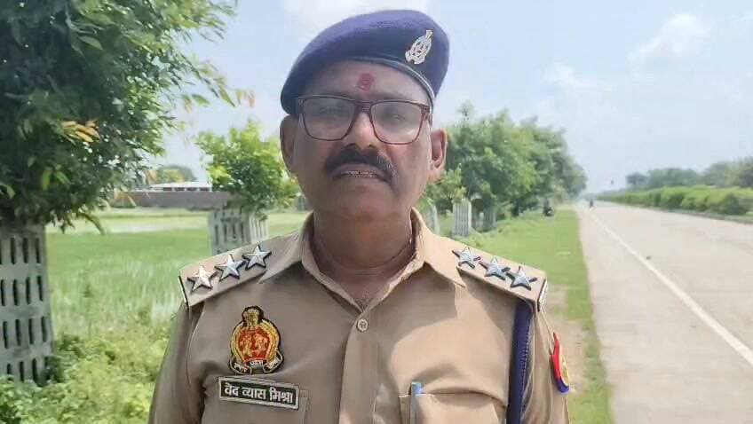 *आज दिनांक 21.08.2026 को थाना शंकरगढ़ क्षेत्रांतर्गत रीवा राष्ट्रीय राजमार्ग पर सूरवल साहनी के पास घटित दुर्घटना एवं कृत कार्यवाही के संबंध में सहायक पुलिस आयुक्त बारा वेदव्यास मिश्रा द्वारा दी गई बाइट-*