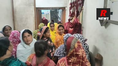 অন্নপূর্ণা ভাণ্ডারে টাকা না পেয়ে রানীনগর ২ নাম্বার ব্লক BDO কে বিক্ষোভ, এলাকার মহিলাদের।
#RNews #raninagar #Murshidabad