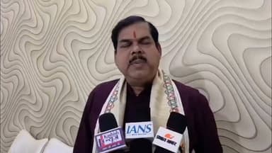 शिक्षा मंत्री मिथिलेश तिवारी का आया बयान..See more
पटना में आंदोलन कर रहे छात्रों को शिक्षा मंत्री मिथिलेश तिवारी ने कहा सरकार का हर निर्णय का इंतजार करना चाहिए और भरोसा रखना चाहिए..छात्र युवा हमारे भविष्य है सरकार संवेदनशील है हर विभाग में वैकेंसी दे रही है