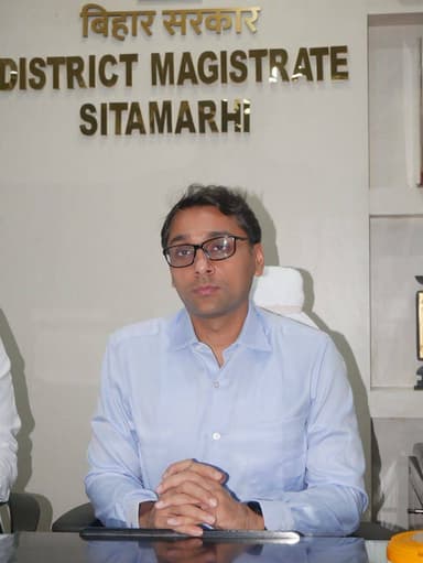 जिला पदाधिकारी तनय सुल्तानिया ने किया पदभार ग्रहण।