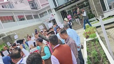 मानसून सत्र के पहले दिन भाजपा का प्रदर्शन
हिमाचल समय - Himachal Samay Media