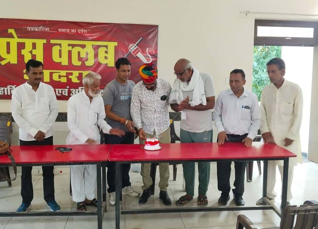 एक हफ्ते तक आप सभी साथियों ने मेरे जन्मदिन को जन्मदिन महोत्सव मनाया आप सभी का बहुत बहुत आभार धन्यवाद