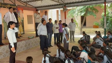 *नगरीय निकाय आम चुनाव-2026*
*उप जिला निर्वाचन अधिकारी ने खाटू खुर्द में लिया निकाय चुनाव की तैयारियों का जायजा*
*विद्यार्थियों को दी मतदान की जानकारी*
डीडवाना-कुचामन, 21 अगस्त।
नगरीय निकाय चुनाव को शांतिपूर्ण, निष्पक्ष और पारदर्शी तरीके से संपन्न कराने के लिए प्रशासन पूरी तरह मुस्तैद है। इसी क्रम में शुक्रवार को उप जिला निर्वाचन अधिकारी रतन कुमार ने खाटू खुर्द का दौरा किया। उन्होंने यहाँ आगामी स्थानीय निकाय चुनाव के तहत आवश्यक तैयारियों व व्यवस्थाओं का जायजा लिया।
इस दौरान उन्होंने मतदान केंद्रो की व्यवस्था,मतगणना स्थल और स्ट्रांग रूम की सुरक्षा एवं अन्य व्यवस्थाओं का गहन निरीक्षण किया। निरीक्षण के दौरान उप जिला निर्वाचन अधिकारी ने स्ट्रांग रूम की सुरक्षा के लिए 24 घंटे सीसीटीवी निगरानी सुनिश्चित करने, के मतगणना हॉल में टेबलों की व्यवस्था, राउंडवार गणना की रूपरेखा और मतगणना कर्मियों के बैठने की उचित व्यवस्था करने, मतदान केंद्रो सहित मतगणना स्थल पर निर्बाध बिजली आपूर्ति, बैकअप के लिए जनरेटर, पेयजल, शौचालय और आपातकालीन चिकित्सा व्यवस्था दुरुस्त रखने के निर्देश दिए। साथ ही उन्होंने राज्य निर्वाचन आयोग के दिशा-निर्देशों, आदर्श आचार संहिता की शत-प्रतिशत पालन करने के निर्देश दिए।
निरीक्षण के तहत उप जिला निर्वाचन अधिकारी रतन कुमार ने सेठ श्री हजारीमल भंवरलाल नवल राजकीय बालिका उच्च माध्यमिक विद्यालय छोटी खाटू में विद्यार्थियों को मतदान के संबंध मे जानकारी दी और मतदान प्रक्रिया में अधिक से अधिक भागीदारी के बारे में जागरूक किया ।
इस दौरान तहसीलदार छोटी खाटू, तहसीलदार मौलासर, ट्रेनी RTS कृष्णपाल सिंह शेखावत सहित अन्य संबंधित अधिकारी उपस्थित रहे।
------------------------------