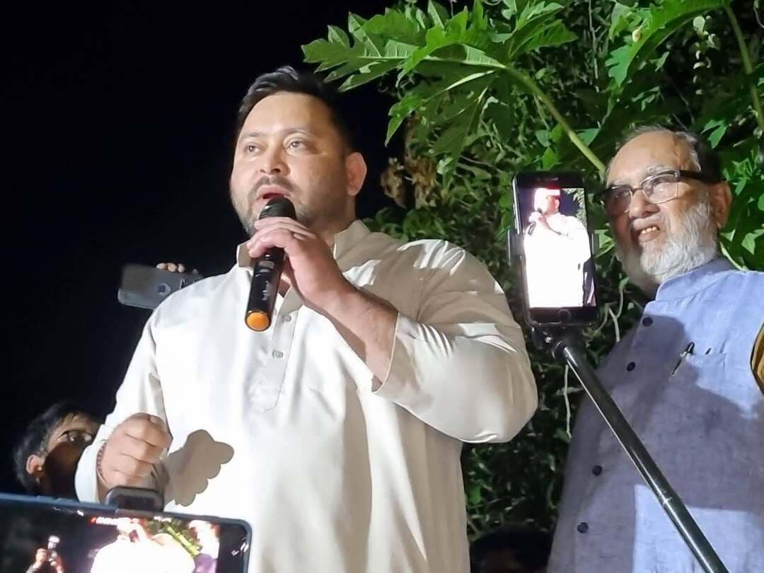 🔥 परकौली पहुंचे तेजस्वी यादव, रौशन की बहन को नौकरी का ऐलान! 🔥
रौशन यादव के परिवार से मिले नेता प्रतिपक्ष तेजस्वी यादव, दिया न्याय की लड़ाई में हर कदम साथ देने का भरोसा।
👉 रौशन की बहन को मधुबनी मेडिकल कॉलेज में नौकरी दिलाने की घोषणा।
✊ बोले— न्याय मिलने तक लड़ाई जारी रहेगी, परिवार को अकेला नहीं छोड़ा जाएगा।
अब रौशन के परिवार को न्याय कब मिलेगा? आपकी क्या राय है, कमेंट में जरूर बताएं। 🙏
#Madhubani #Benipatti #Parkauli #TejashwiYadav #RJD #RoshanYadav #JusticeForRoshan #BiharNews #BreakingNews #viralnews